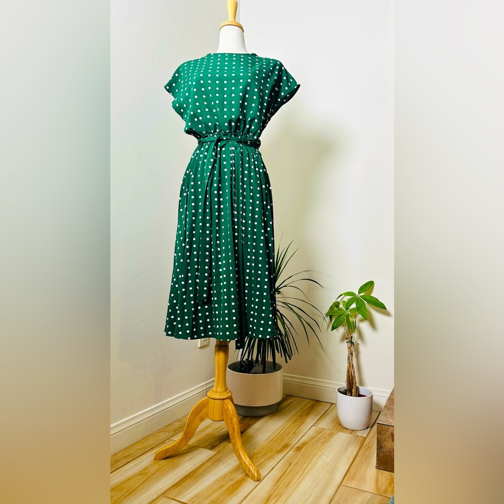 vintage 50/60s style pleated green and white polka dots dress